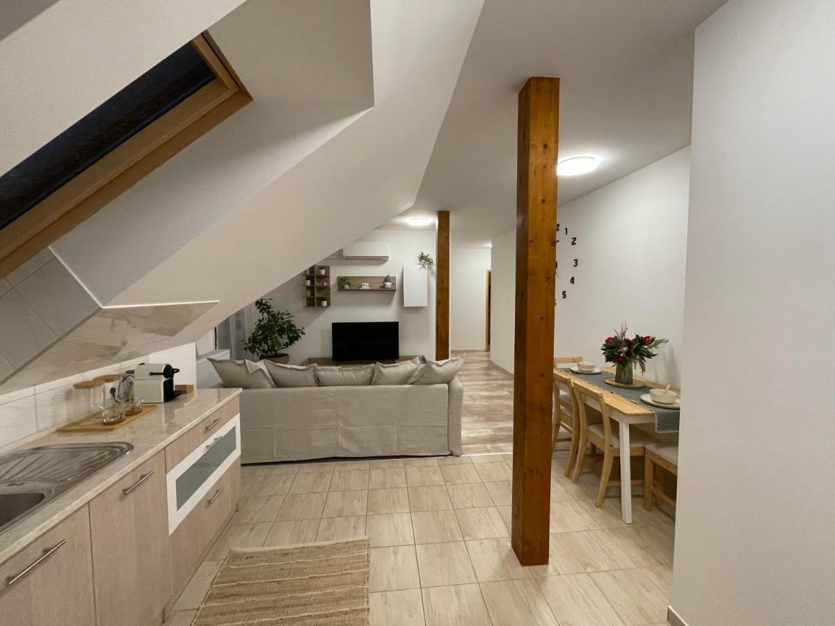 Taverna Apartman Monor Eksteriør bilde