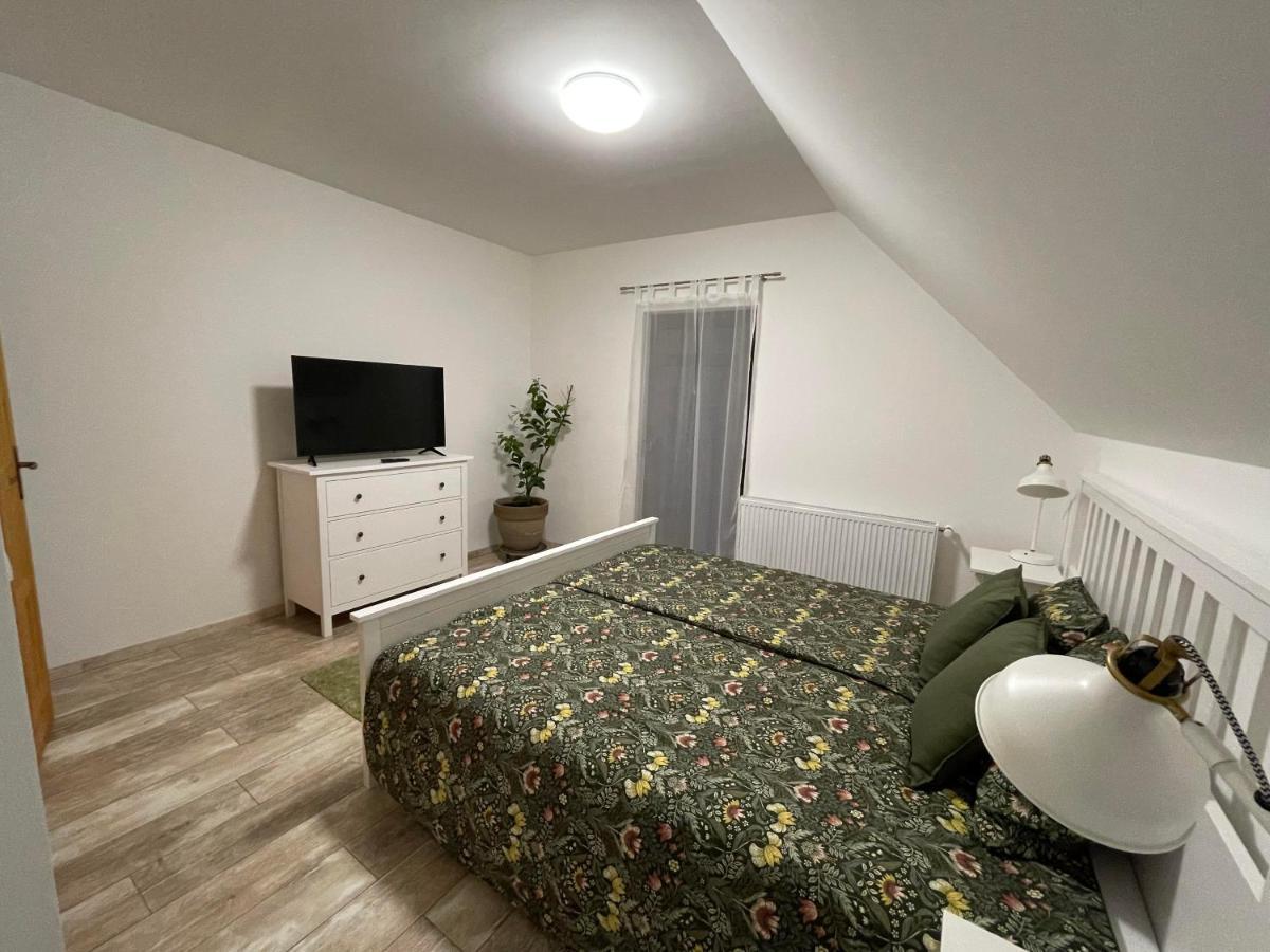 Taverna Apartman Monor Eksteriør bilde