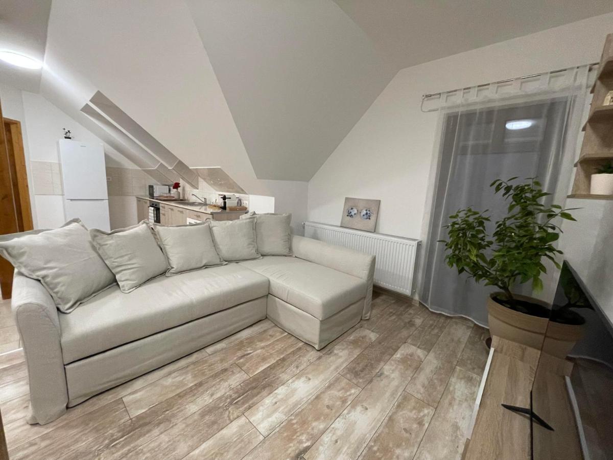 Taverna Apartman Monor Eksteriør bilde