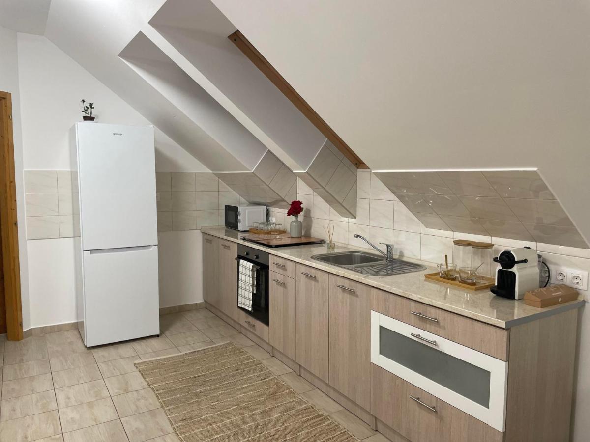 Taverna Apartman Monor Eksteriør bilde